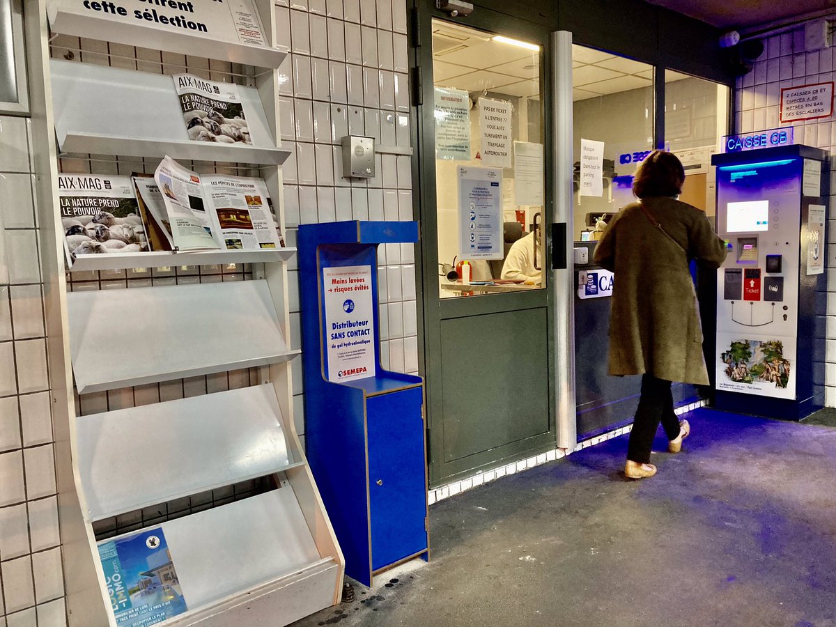 groupesemepa's tweet photo. Les #commerces rouvrent à @aixmaville ✌🏻&amp; ns renforçons la protection😷des usagers de nos 9 #parkings #centreville Ns installons les distributeurs sans contact de gel hydro conçus par la #startup https://t.co/x1QMLlkyde @TechnopolArbois Chez ns, ils seront 🟦 &amp; parfumés🍋ou figue https://t.co/Jf5SnsmNc3