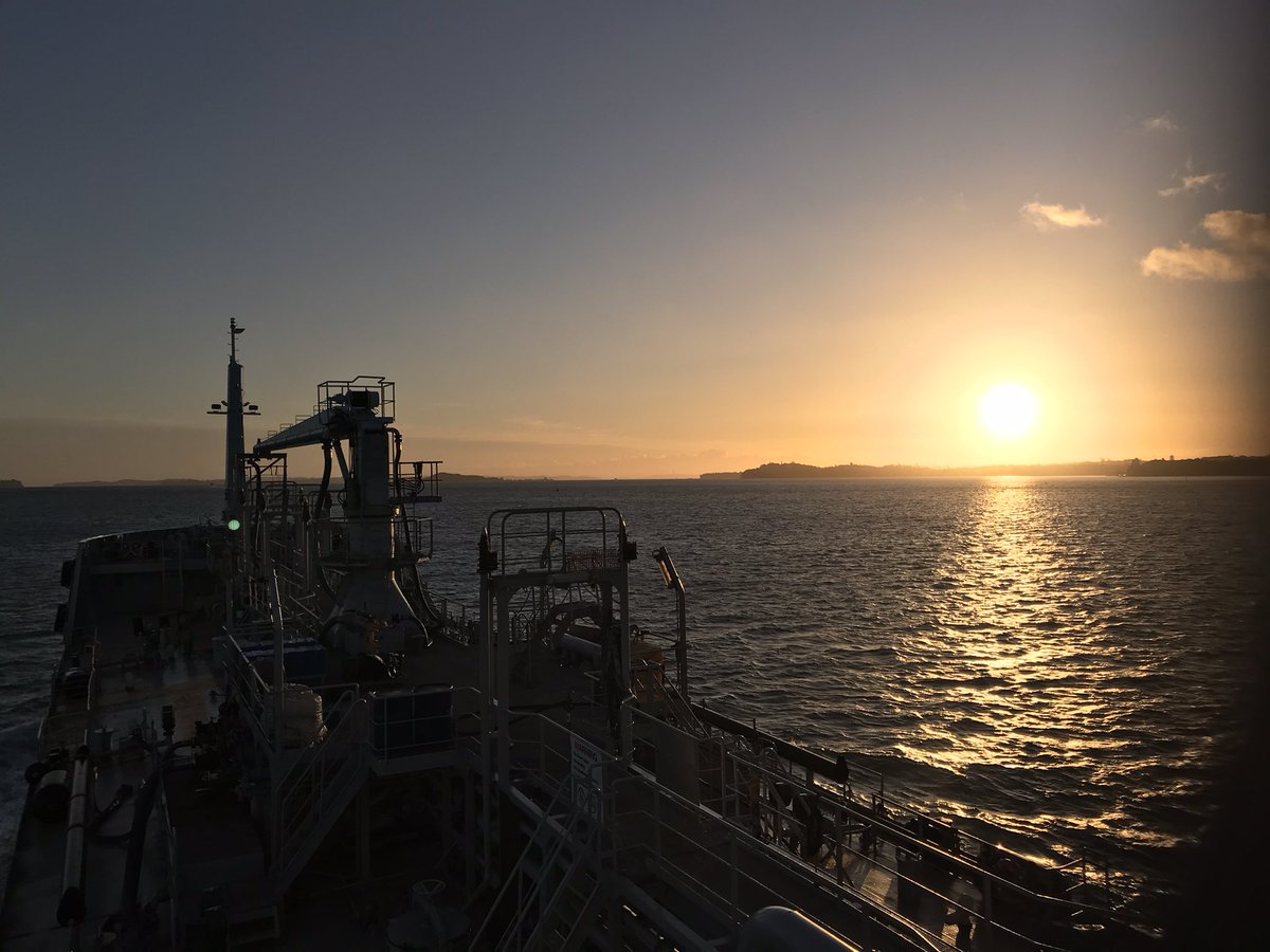 #aklsunrise #ships #ports