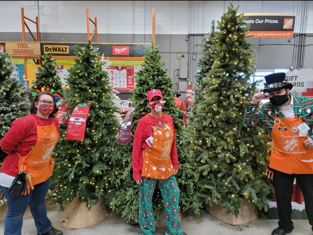 Socially distant yet festive at 2663! Holiday Captain Stacy rocking the lighted headband, just recognized with a Homer for driving safety, engagement, and merriment!