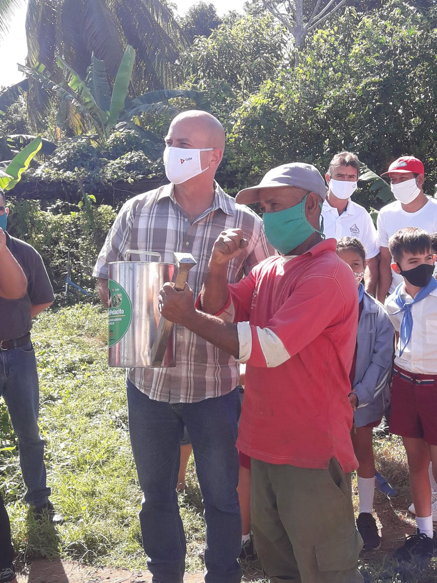 #SomosCuba #SomosContinuidad #CubaPorLaEducación
Recibimos este 27 de noviembre al Coordinador Nacional de los CDR y a la primera secretaria del PCC de la provincia Mayabeque, donde reconocieron los logros de la comunidad donde está enclavada el CM @adalbertovida10.