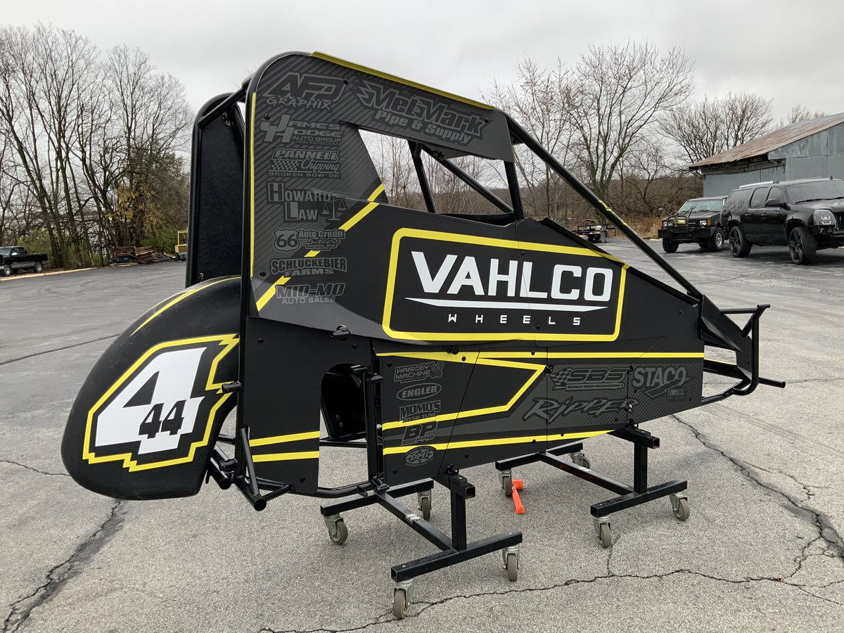 AFDGraphix's tweet photo. First midget out the door for the Chad Shields Racing stable of midget for 2021 https://t.co/e9HWkWaYf9