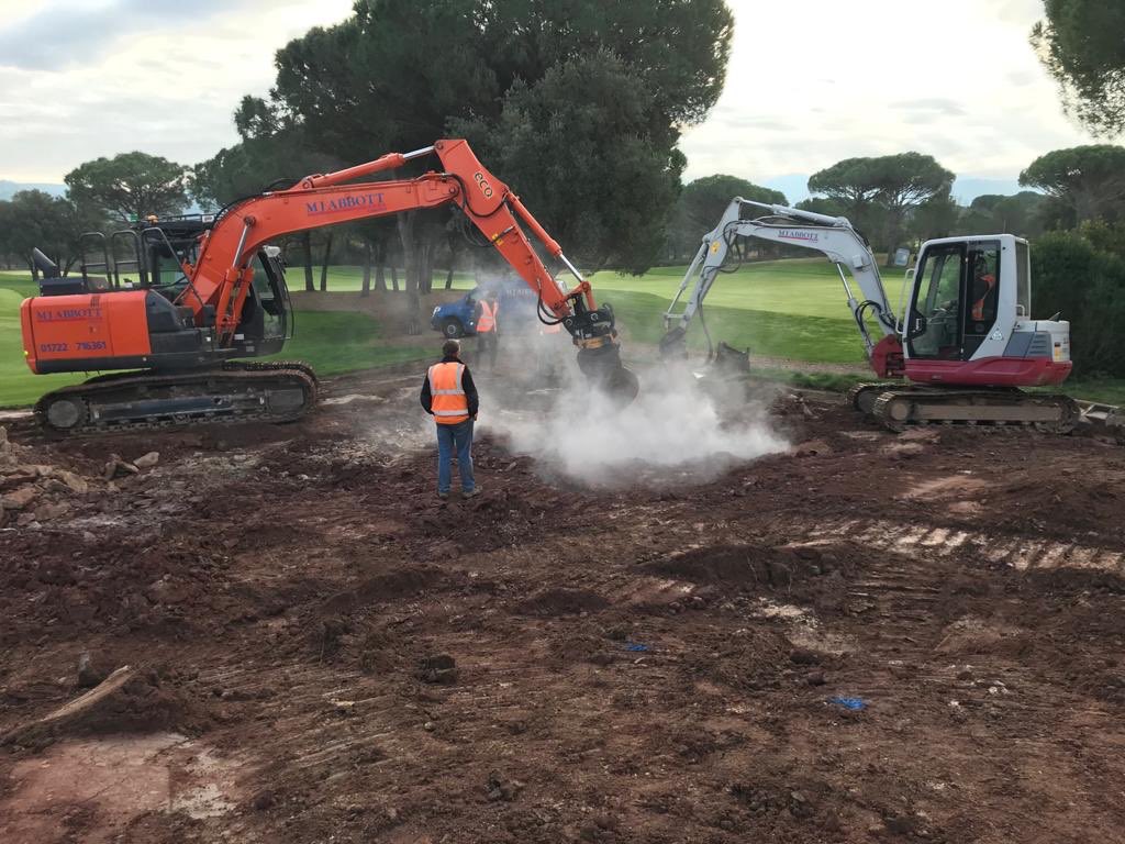 RichardSorrell3's tweet image. Day 28, ⁦@michael_gorman_⁩ ⁦@TurfgrassC⁩ ⁦@MJAbbottLtd⁩ ⁦@sbyrne1969⁩ ⁦@CyprienComoy⁩ ⁦@opalrex⁩ ⁦@AdamFroggatt2⁩ ⁦@Steviewonder0⁩ ⁦@bikenumber21⁩ ⁦@fescuelandscape⁩ #easinglockdown #staysafe