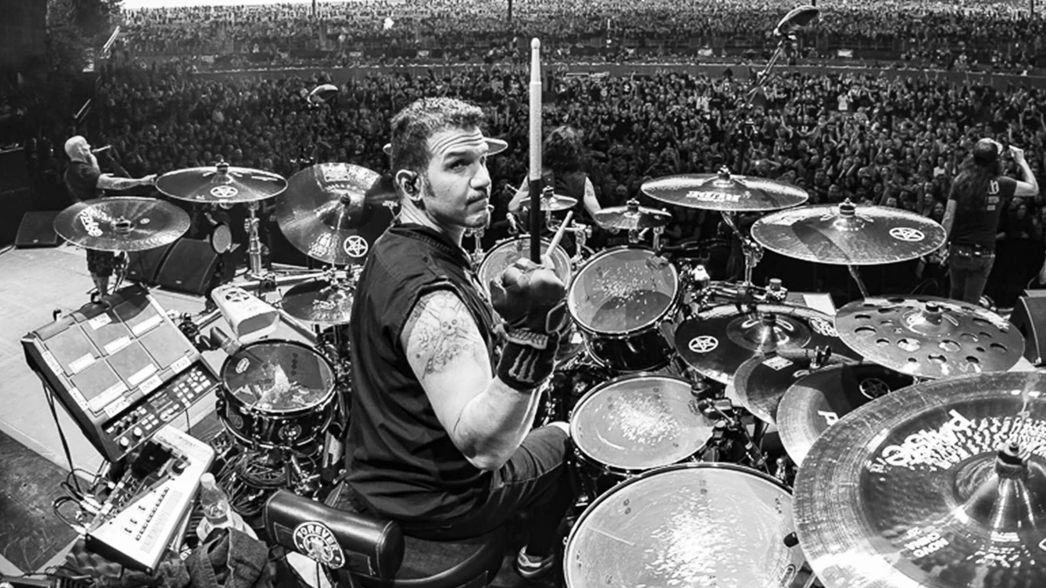Let\s wish a massive Happy Birthday to Charlie Benante!!!    