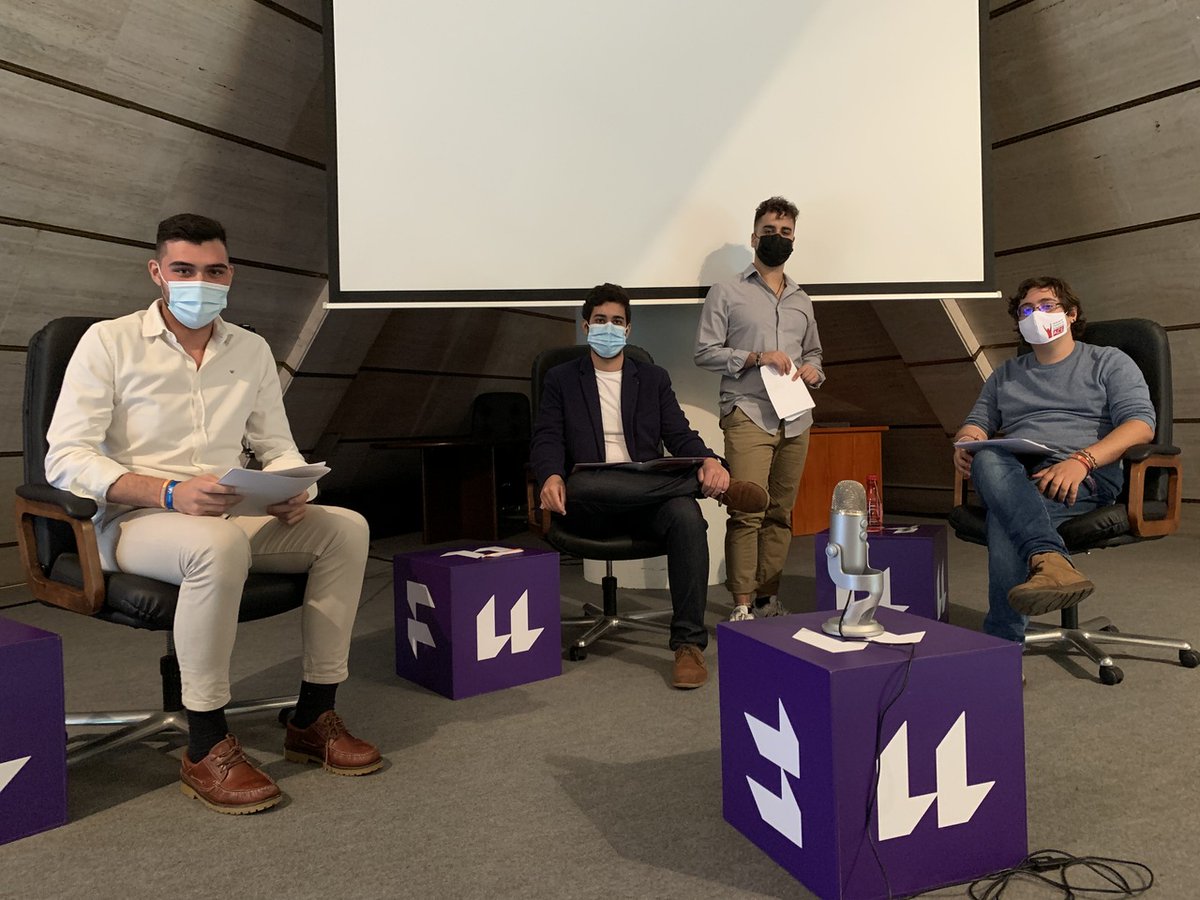 PeriodismoULL's tweet photo. @GrupoEULL
@dsilmena: "Las cosas no se dicen, sino que se deben hacer. Han sido dos años de intenso trabajo y colaboración con la comunidad universitaria. Queremos seguir avanzando en la Universidad del siglo XXI. Esto precisa de tu apoyo y te animo a participar". https://t.co/QnkGmbdcn9