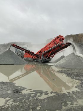 terex_finlay's tweet photo. We're loving the reflection in this picture of a 694+ being out through its paces in Gothenburg, Sweden.
Thanks for sharing with us Peter Macina ... keep these great pictures coming folks!!
#terexfinlay #terex #inclinedscreen #winterscreening https://t.co/QmOmEZeJwP