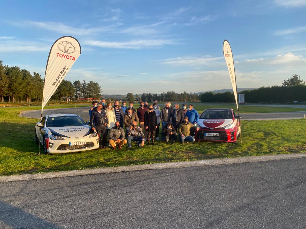 ToyotaBreogan's tweet photo. Ponemos a prueba nuestro nuevo #Toyota #GRYaris en el circuito de @PTC_Escuela en A Pastoriza.
#rally #GT86 #circuito #competición #gazooracing #toyotagazooracing #carslovers #dreamcars #NuevoToyotaGRYaris #gryaris2020 #gazoo #toyotaracing #toyotasport #yariscircuit #prueba https://t.co/ZkbLd0067S