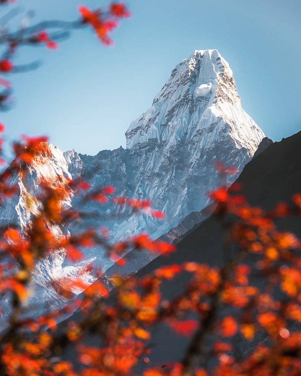 Ama Dablam (6812m/22,350ft) is one of the most stunning mountains located in the Himalayan range of Eastern Nepal. #travelphotography #amadablam #hiking #trekking #mountaineering #outdoors #outdoorlearning #adventure #mountains #nepal #travel #camping #optoutside #travelling https://t.co/CGKFTJuj9Y