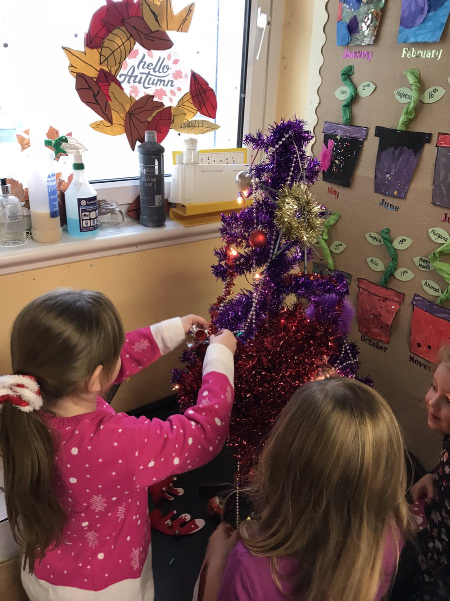 RaeburnMrs's tweet photo. Christmas has arrived in Primary 1! @wlriverside_ps #remarkableriverside #Christmas https://t.co/JjYHhJhM6v