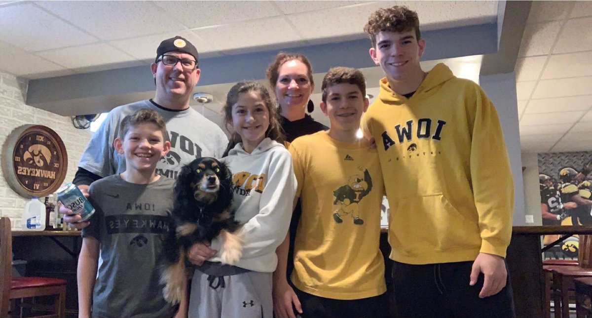 JasonButtJB's tweet photo. Black Friday - No thanks. Black&amp;Gold Friday - Absolutely!
Go HAWKS! 🏈💛🏀🖤 https://t.co/zy1nAHkByR