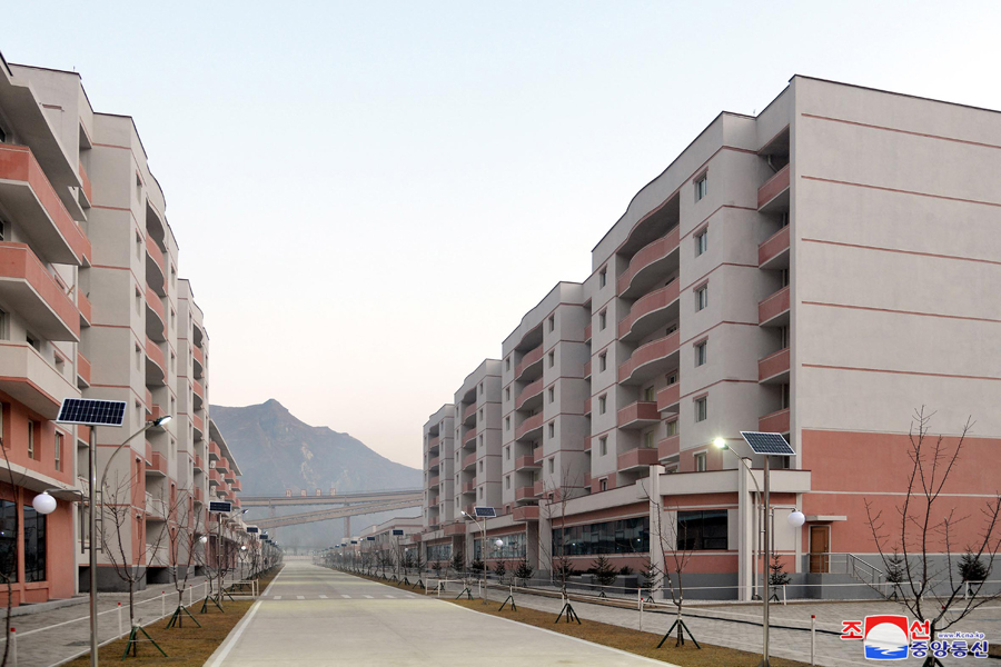 Ideal socialist villages have appeared in the Komdok area of South Hamgyong Province, DPRK, promising the bright future of the mining city.Just a short couple months ago, the Komdok area was under muddy waters and stones due to the successive natural disasters.
