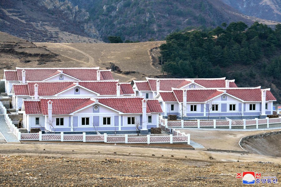 Ideal socialist villages have appeared in the Komdok area of South Hamgyong Province, DPRK, promising the bright future of the mining city.Just a short couple months ago, the Komdok area was under muddy waters and stones due to the successive natural disasters.