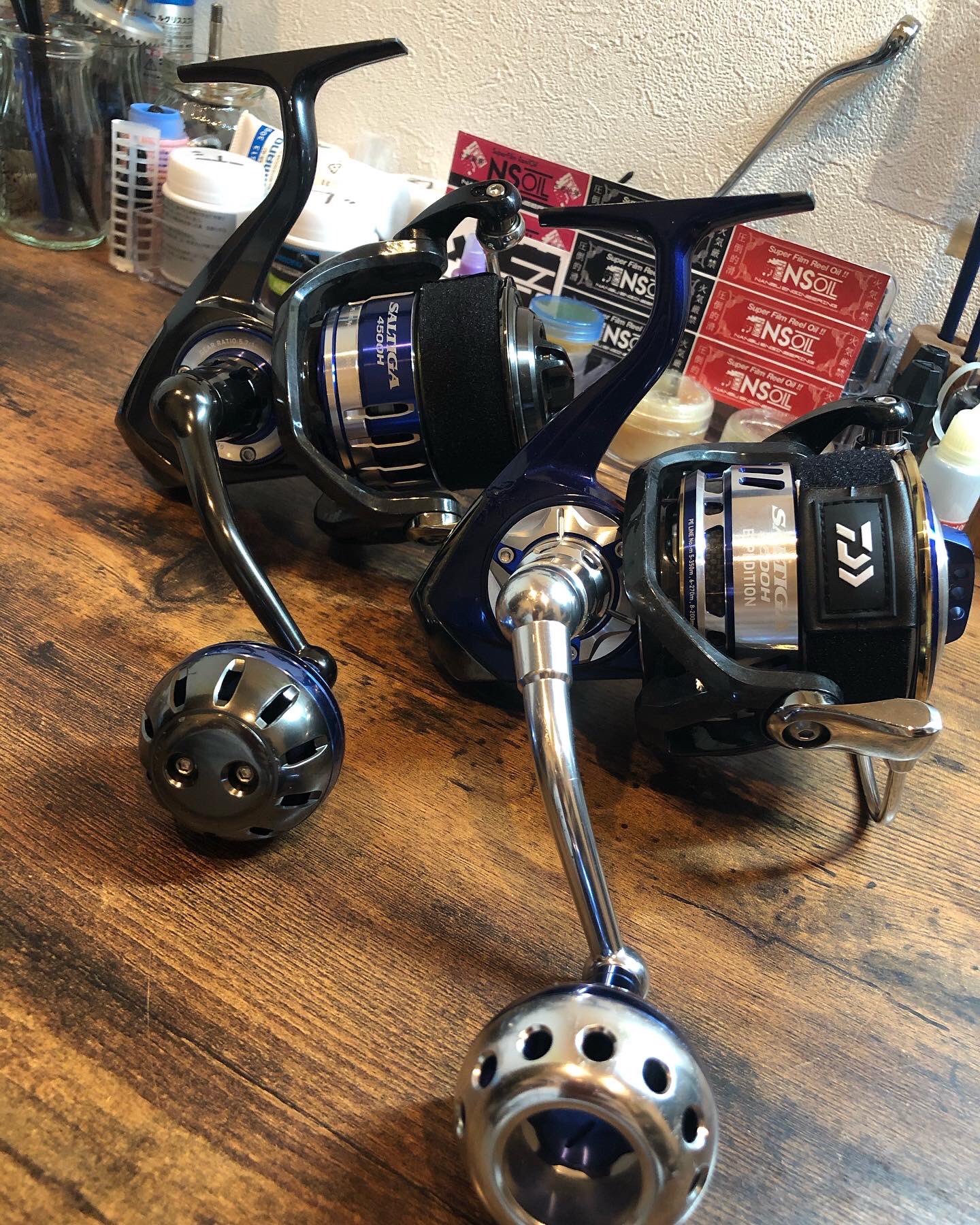Sr Works Mさまの15ソルティガ4500hと14ソルティガ5500hエクスペディションをオーバーホールさせていただきました 両リールともにフルオーバーホールし各部クリアランス調整 マグオイル注入致しました 現在 非常に混み合っており オーバーホールにお Sr Works Mさまの15ソルティガ4500hと14ソルティガ5500hエクスペディションをオーバーホールさせていただきました 両リールともにフルオーバーホールし各部クリアランス調整 マグオイル注入致しました 現在 非常に混み合っており オーバーホールにお