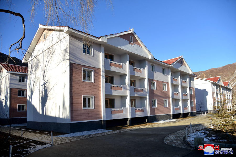 The big change in the area is the bright fruition brought about by the loving care and dedication of Leader Kim Jong Un for the workers, the eldest sons and daughters of the country.