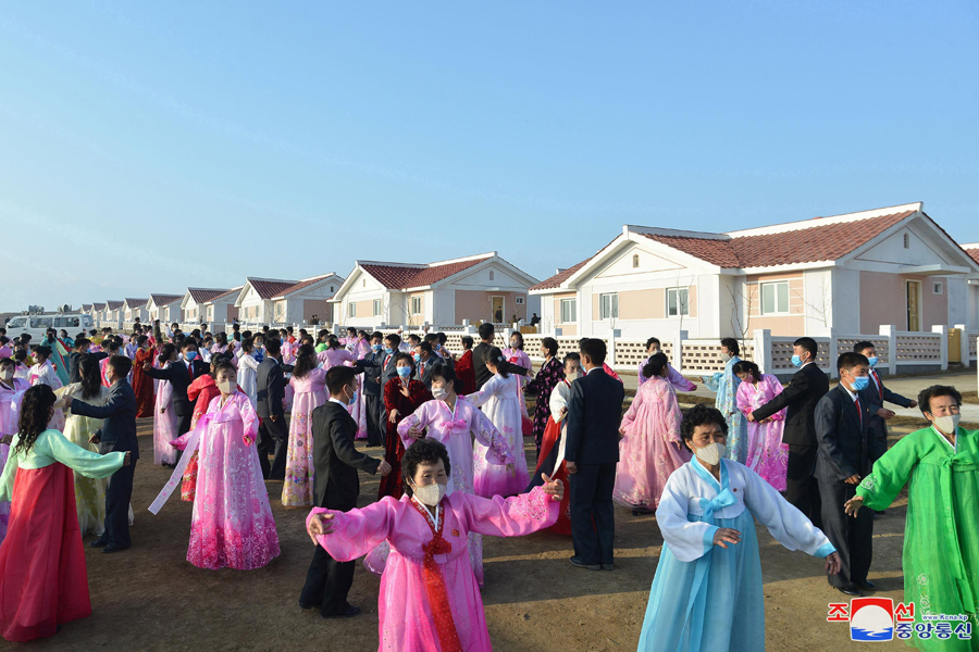 Meetings for moving to new houses in the mining villages were held, and amid dancing and laughter, people began to move to their new homes which have been beautifully built in the damaged areas where now no trace of the disasters can be found.