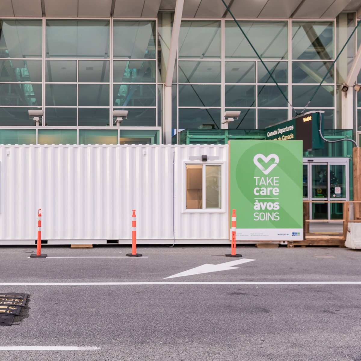 yvrairport's tweet photo. Our COVID-19 rapid testing study—the 1st of its kind in Canada has launched in partnership with @WestJet, @UBC  &amp; @Providence_Hlth. We’re committed to doing our part to reduce the spread of COVID-19, while instilling confidence in those who need to travel. https://t.co/Y19U08p672 https://t.co/yFPafJgDhP