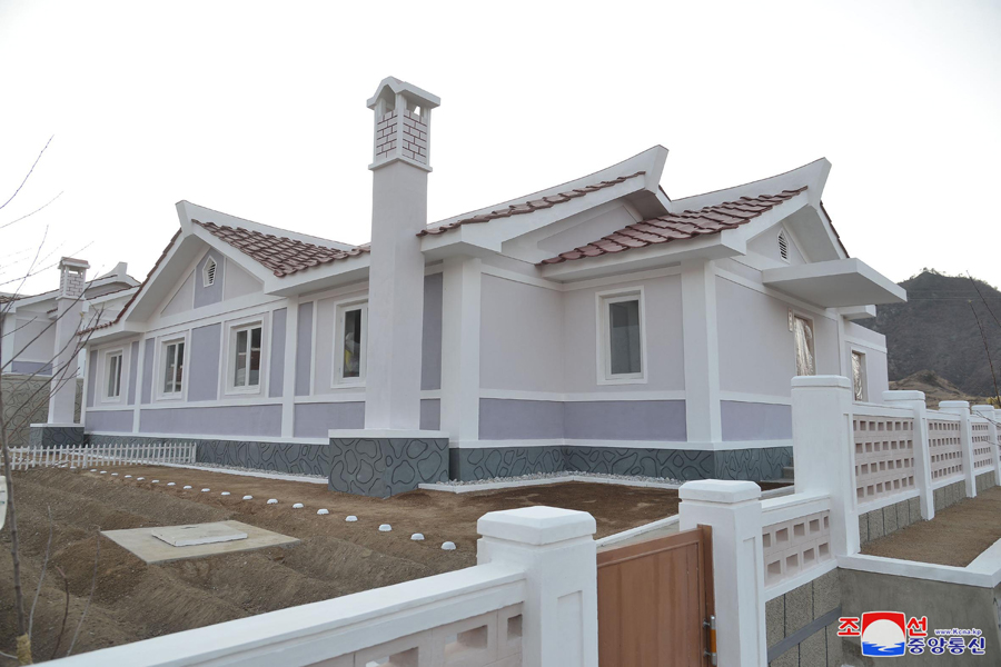 Single-, low- and multi-storeyed dwelling houses for 2,300 households, public buildings, and many parks and cultural establishments have been successfully built to turn misfortune into blessings for all the families in the area.