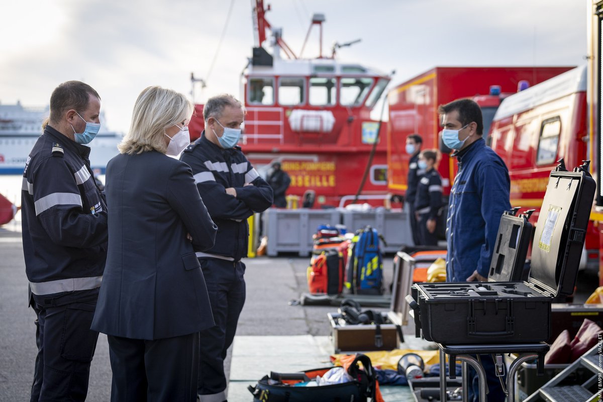 MarinsPompiers's tweet photo. [ Visite officielle ⚓️ ]
Mme Dumas, présidente de la commission de Défense à @AssembleeNat, a pu observer nos capacités #opérationnelles et être au cœur de riches échanges sur de multiples sujets comme la #CAPINAV ou nos #innovations dans lutte contre la #COVID19. https://t.co/L6JemYZFOD