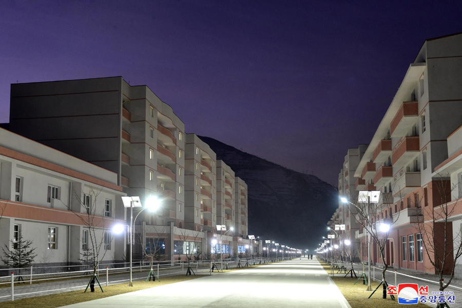 The sudden transformation of the Komdok area from a disaster-stricken one of lamenting people into a modern and happy place to live is just one of the many new stories of deep love of the socialist system where the working people are masters and their interests are most sacred.