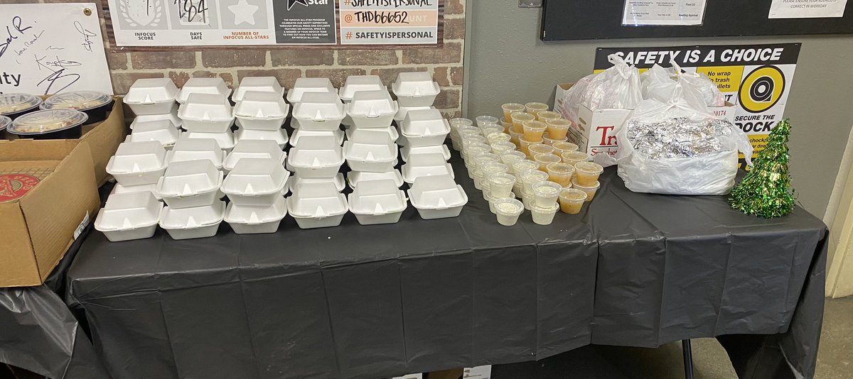 sunshine2407's tweet photo. S. Corona #6665....Feeding our associates on this Black Friday Holiday... Spaghetti &amp; Meatball along with salad and breadsticks...@LisaFerence @THDRussB @_IsaacBecerra @thd_mike @SZalipski @THD66652 @KimberleyTHD @ChuckLivingLife https://t.co/hJ4bBdue9U