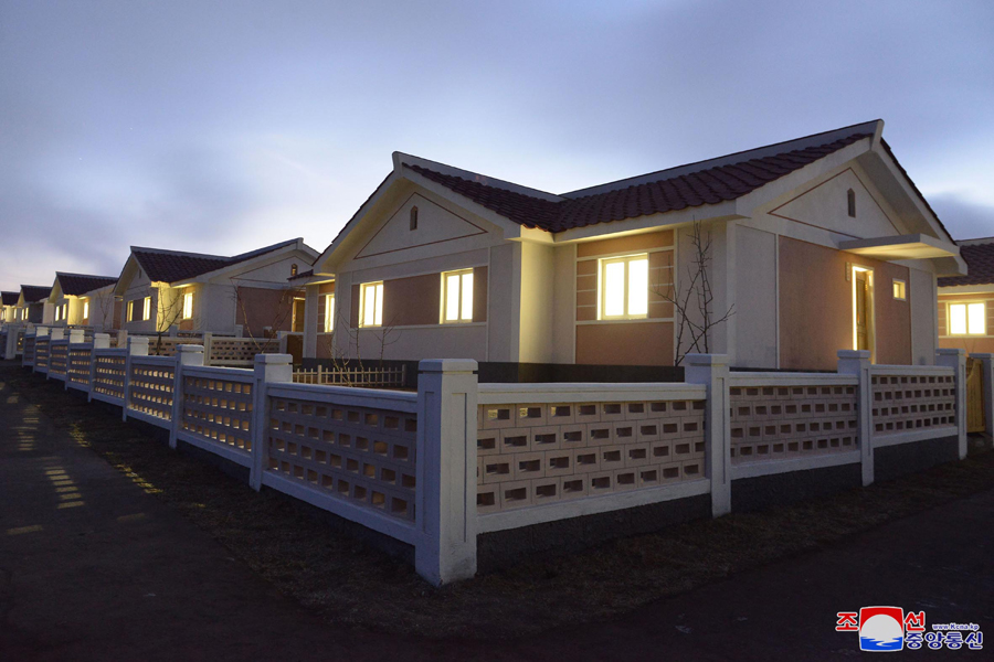 The sudden transformation of the Komdok area from a disaster-stricken one of lamenting people into a modern and happy place to live is just one of the many new stories of deep love of the socialist system where the working people are masters and their interests are most sacred.