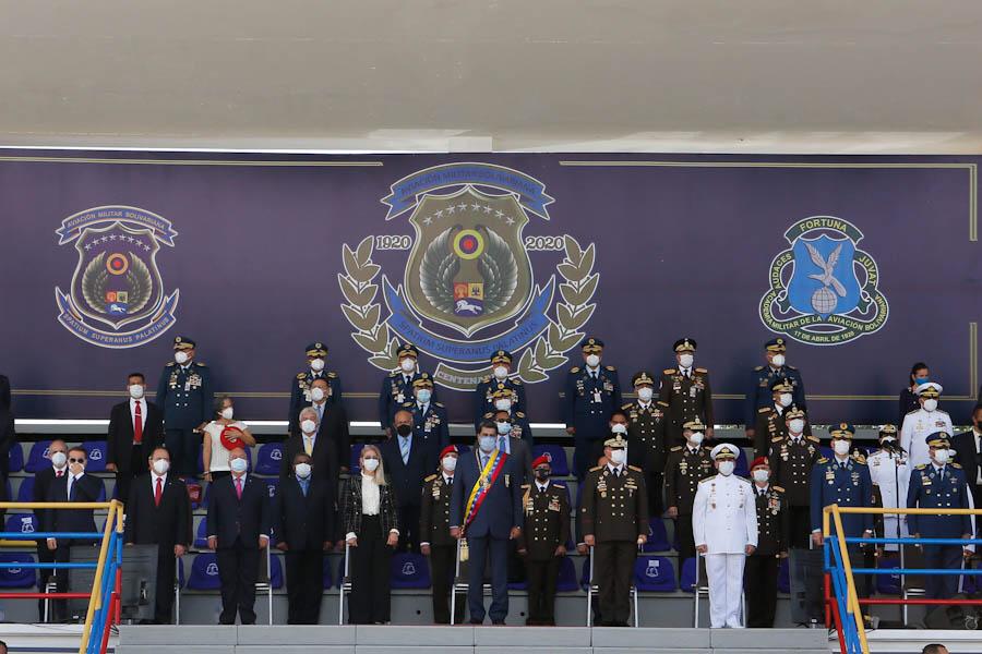 NicolasMaduro's tweet photo. En un acto maravilloso celebramos el Centenario del nacimiento de nuestra querida Aviación Militar Bolivariana. Institución que cuenta con hombres y mujeres, oficiales, tropa profesional y alistada que salvaguarda la soberanía aérea de la Patria. ¡Paladines del Espacio Soberano! https://t.co/cxUGwUqgzO