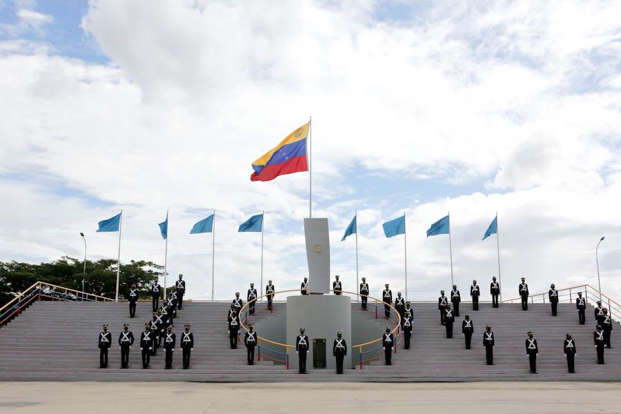 NicolasMaduro's tweet photo. En un acto maravilloso celebramos el Centenario del nacimiento de nuestra querida Aviación Militar Bolivariana. Institución que cuenta con hombres y mujeres, oficiales, tropa profesional y alistada que salvaguarda la soberanía aérea de la Patria. ¡Paladines del Espacio Soberano! https://t.co/cxUGwUqgzO