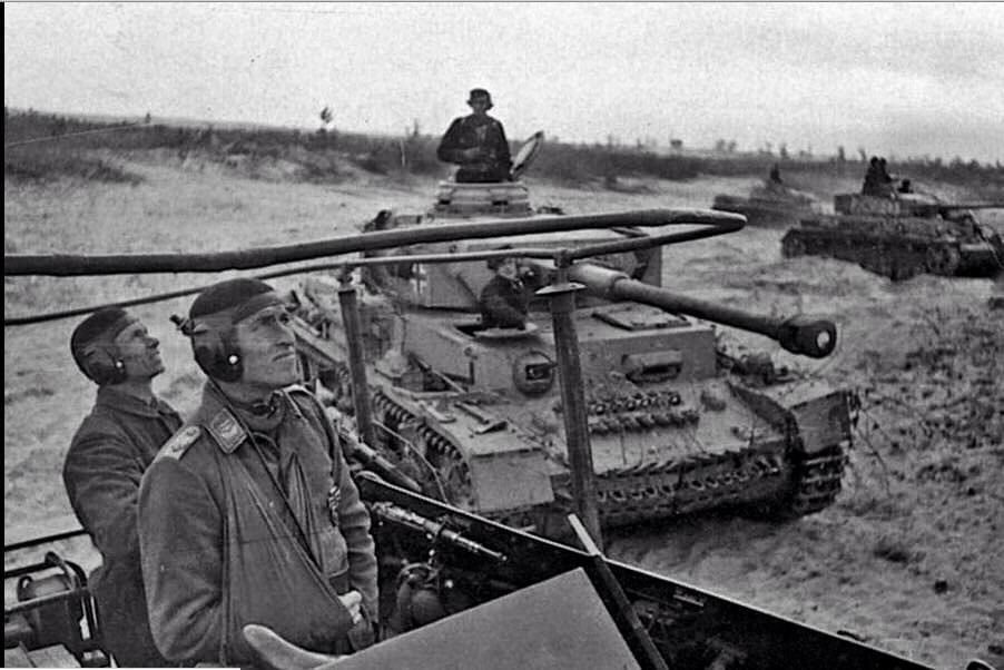 Thread: An injured Luftwaffe Oberleutnant, a Fliegerleitoffizier (Flyer Control Officer), in his Sd.Kfz 251 Funkwagen observing and directing attack aircraft towards Soviet positions, Russia, 1943.