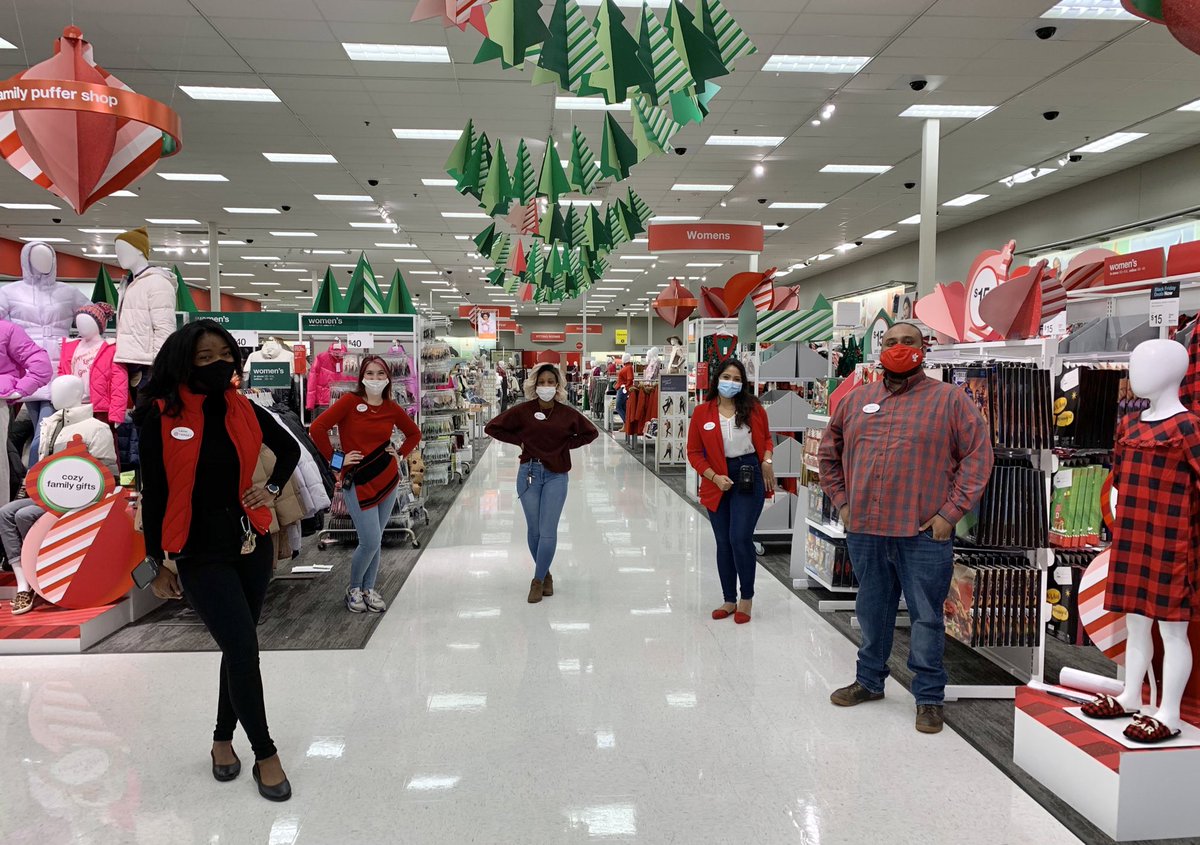 The leadership team at #T1138 is ready to rock n’ roll on our first #BlackFriday together!!⚡️🎯