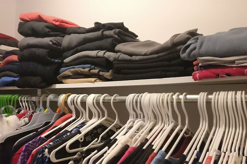 Life in Canada means dressing for all seasons because there is no 'standard' for Canadian weather... nicolebuzzing.com/living-in-cana… #lifeinCanada #weatherinCanada #IamCanadian #fourseasonwardrobe