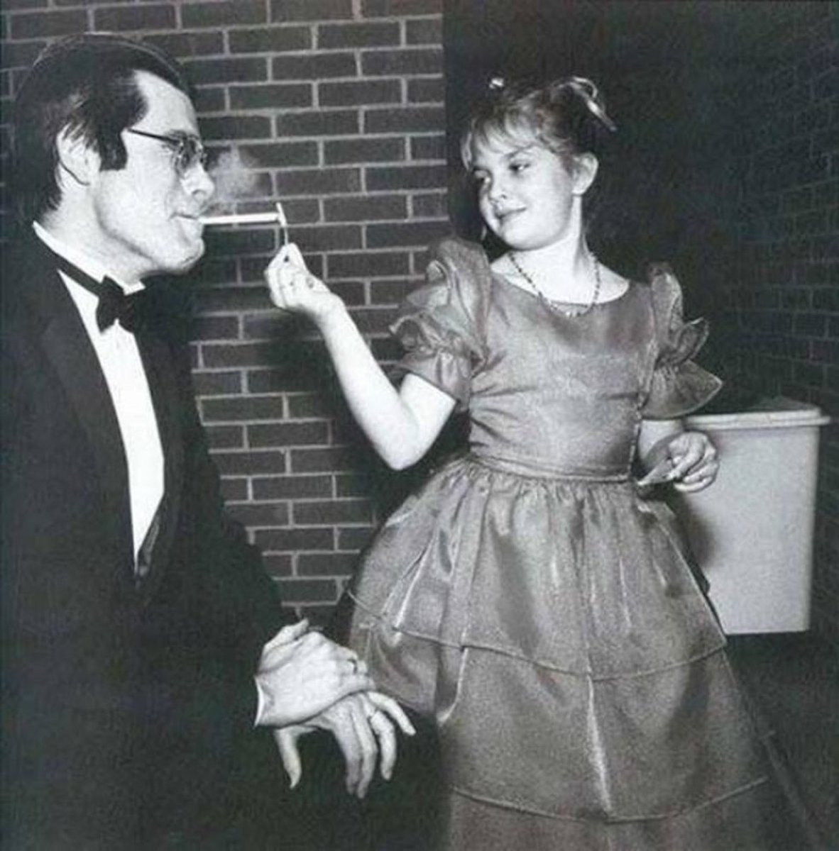 RealEOC's tweet photo. Stephen King and Drew Barrymore at the premiere of Firestarter, 1984 https://t.co/0YIWvlA6jv