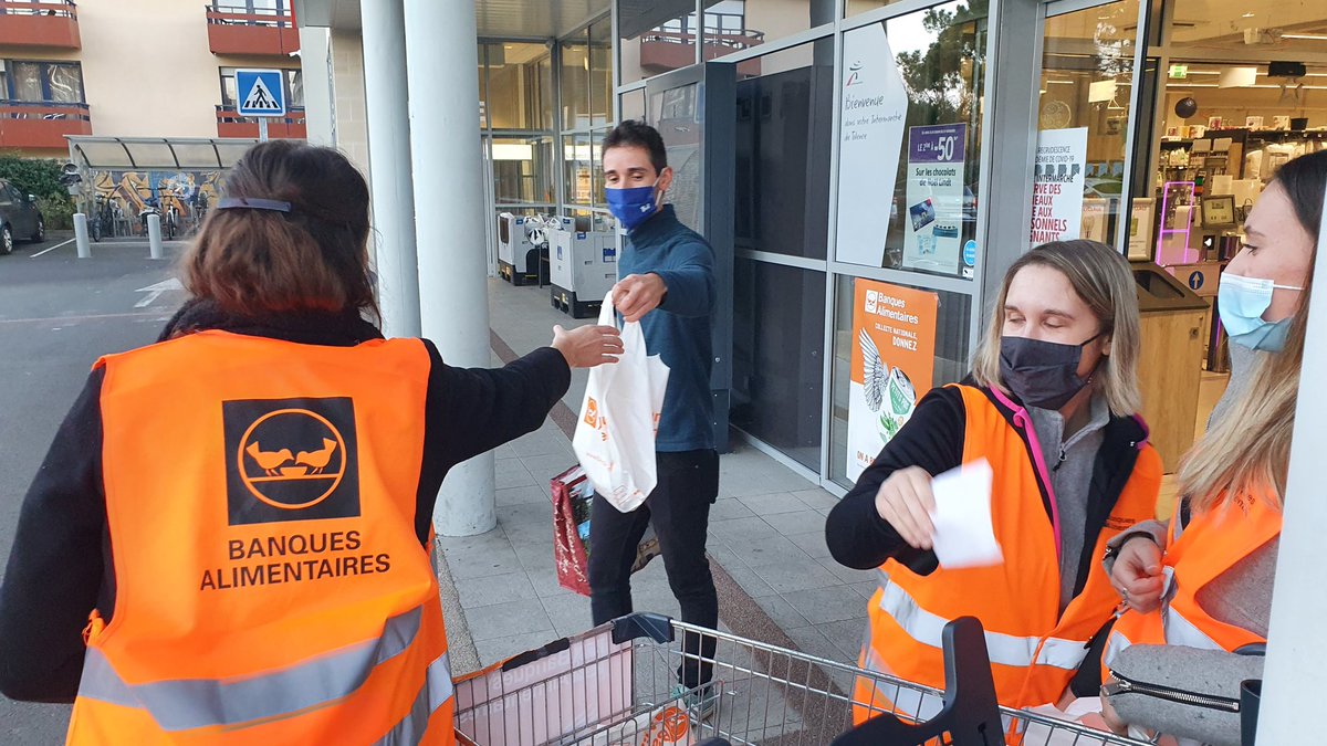 Bravo à Isabel, aux bénévoles du conseil municipal Ville de Talence, aux étudiantes de L'IRTS et à la banque alimentaire pour cette collecte alimentaire. Ressource malheureusement indispensable pour près de 21000 girondins et 600 étudiants parmis eux. #solidarite #ess #Talence