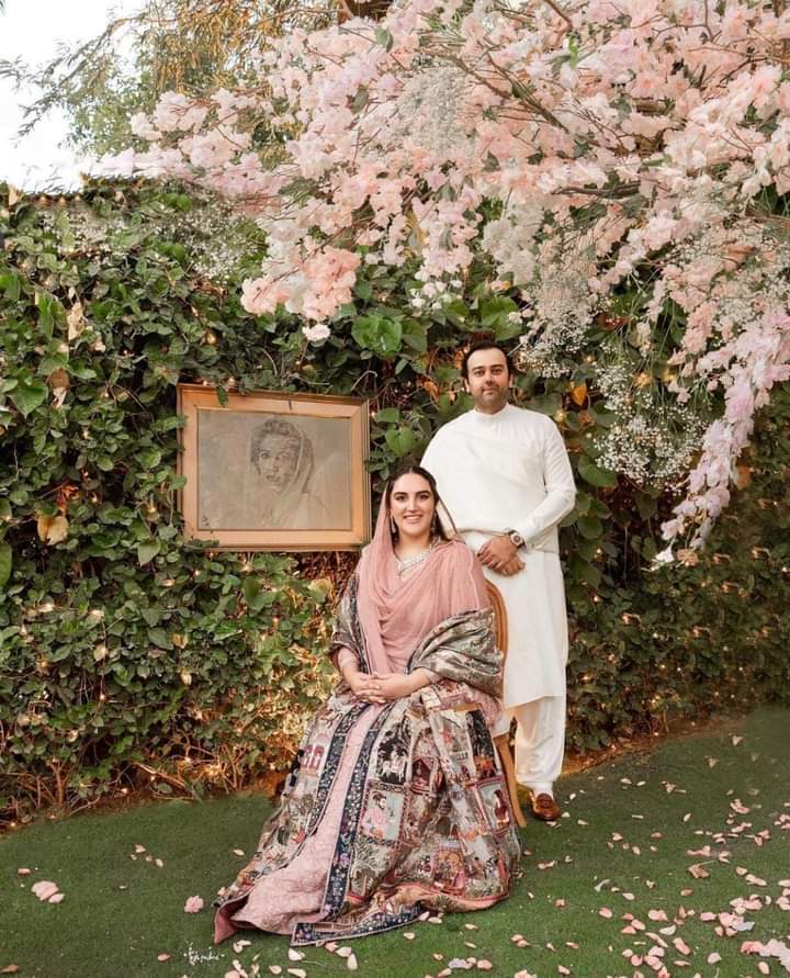 So here comes the first look of beautifull bride <a href="/BakhtawarBZ/">Bakhtawar B-Zardari</a> with luckiest groom #MahmoodChaudhry on their  engagement, held today in #BilawalHouse karachi.