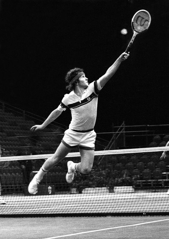 Happy Birthday John McEnroe!
(I repeat this photo because it is magnificent! ) 