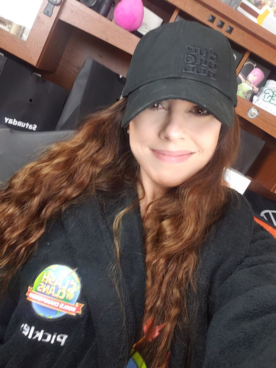 PicklezMedia's tweet image. Watching the CoC world championship bracket today.  Super intense attacks!  Also chilling in my gift from @clashofclans good luck to all the qualifiers ❤