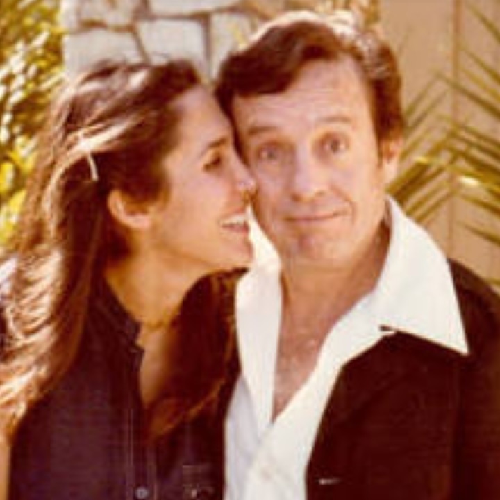 FlorindaMezaCH's tweet photo. Quisiera regresar el tiempo... no para cambiar nada, sólo para volver a estar contigo, aunque sea por un minuto, volver a verme en tu mirada, reírnos juntos, soñar con lo que soñabamos, crear aquello que imaginábamos. Un instante que fuera eterno. Como eterno eres tú. Te amo. https://t.co/9V6Alxdmm8