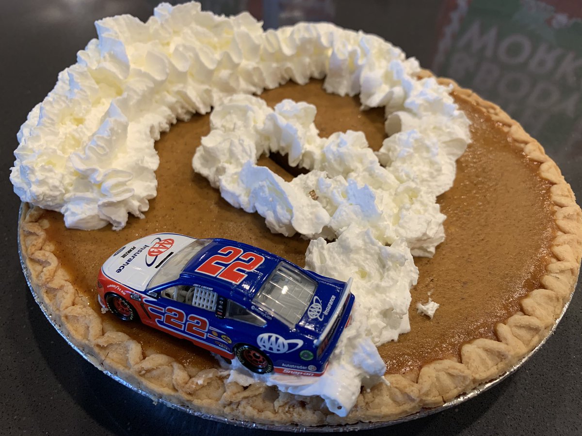 MGoCougs's tweet photo. @NASCARHeat We had a little #LoganoLoop going on with our pumpkin pie. #TeamJL #burnout #HEATgiving https://t.co/gftEUCGYPg