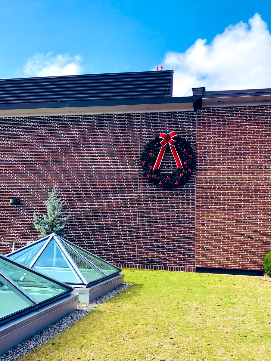 chouchoutv's tweet image. The @WRAL elves work quickly! Christmas decorations are up on this beautiful afternoon #readyforDecember #holidaycheer