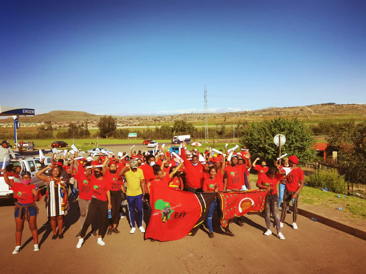 EFFYouthCommand's tweet photo. EFFSC University of Free State Qwa-Qwa campus Final push, Off-Campus door to door campaign led by Secretary General Commissar Muzi Khoza.
#LearnPersuade&Conscientize
#Uyez'Umoya
#UFSvoteEFFSC https://t.co/ayQdJ0KTon