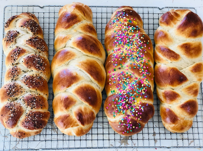 Challah, Shabbat’s symbolic bread became the beloved rich and eggy braided loaf that’s baked and enjoyed by millions, worldwide. How did Jewish migration affect it?
buff.ly/3kU6IoG

Los Angeles Candle Lighting Times:
Shabbat begins: 4:27pm PST 
Havdalah: 5:25pm PST
