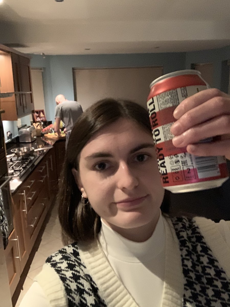 je55_x's tweet photo. just checking i remember how to do tier 3 next week ..... pints with ......... parents https://t.co/7SimEINGJj