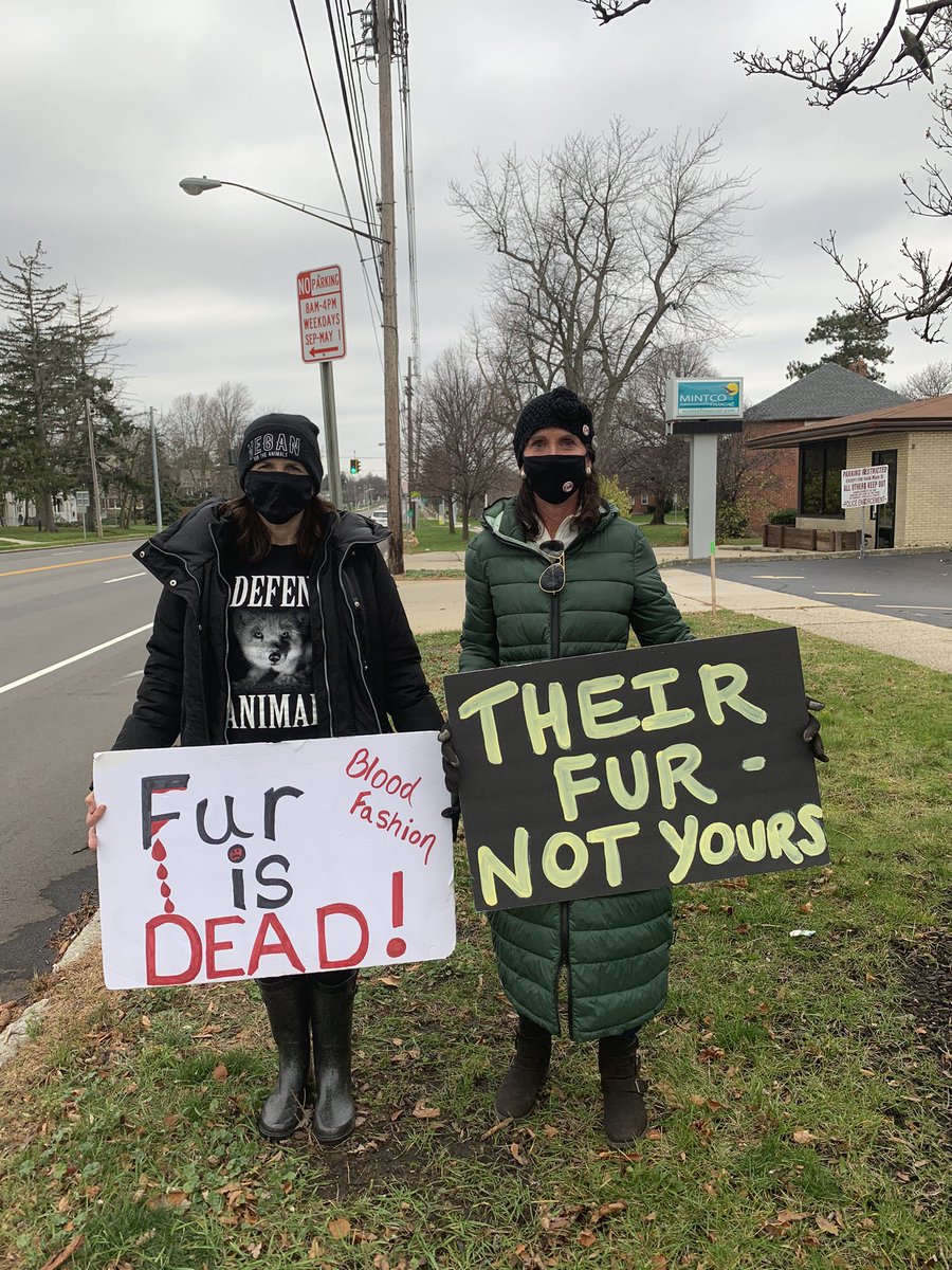 KateBorowiak's tweet photo. #FurFreeFriday #MakeFurHistory #fuckfur #theirfurnotyours #furisdead #makecompassionthefashion #furfree #boycottfur https://t.co/RUIwt6wrAC