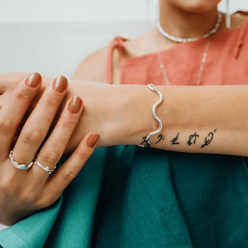 The Rc 50 Gift Guide has 💫LANDED💫 just in time for you to shop small this Black Friday! 💗 AND - today only (11/27) we’re offering a FREE Renegade tote with orders $150+! 🛍✨ Head to renegadecraft.com/gift-guide-rc-… ☝️