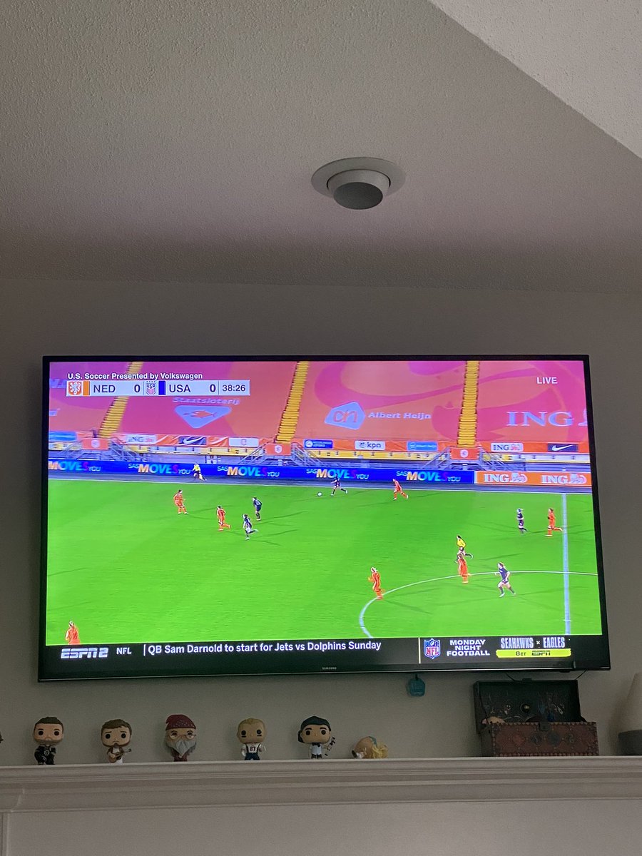 esklar's tweet image. Nothing like a Friday off from work, watching @USWNT and hearing @JulieFoudy great color commentary. #setthescene #laughterpermitted
