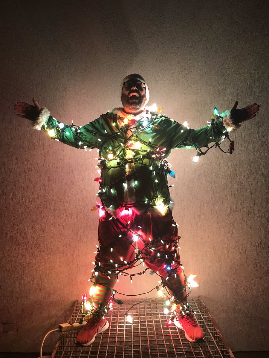 SteveStax's tweet photo. In case you missed last evening’s #LightingOfTheLoop, follow this link and watch it in all its 13 minute, ballyhoo-rich, full colour glory! 🎄🔌
https://t.co/74Vh8d9wlB https://t.co/YKdBVT7M0v