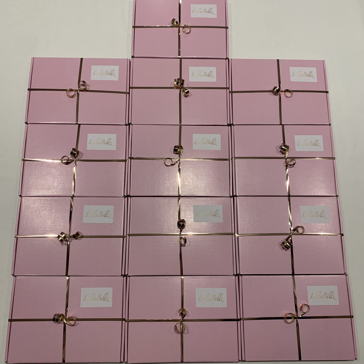 S_I_Candy's tweet photo. Great to be working with the fabulous @LoveLullaBellz to provide their employees with a pay day treat box 📦 and what a treat 💝 

Our beautiful pink treat boxes filled with lots of yummy pink sweets and treats 😋 

Such a great idea #PayDay #LullaBellz #Manchester #BlackFriday https://t.co/yDucWXRB1l