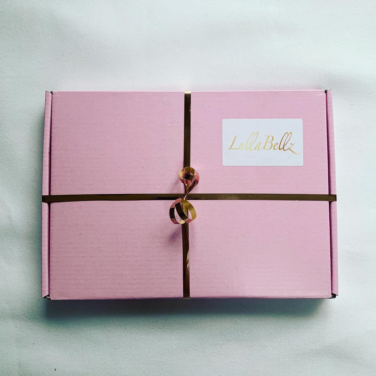 S_I_Candy's tweet photo. Great to be working with the fabulous @LoveLullaBellz to provide their employees with a pay day treat box 📦 and what a treat 💝 

Our beautiful pink treat boxes filled with lots of yummy pink sweets and treats 😋 

Such a great idea #PayDay #LullaBellz #Manchester #BlackFriday https://t.co/yDucWXRB1l
