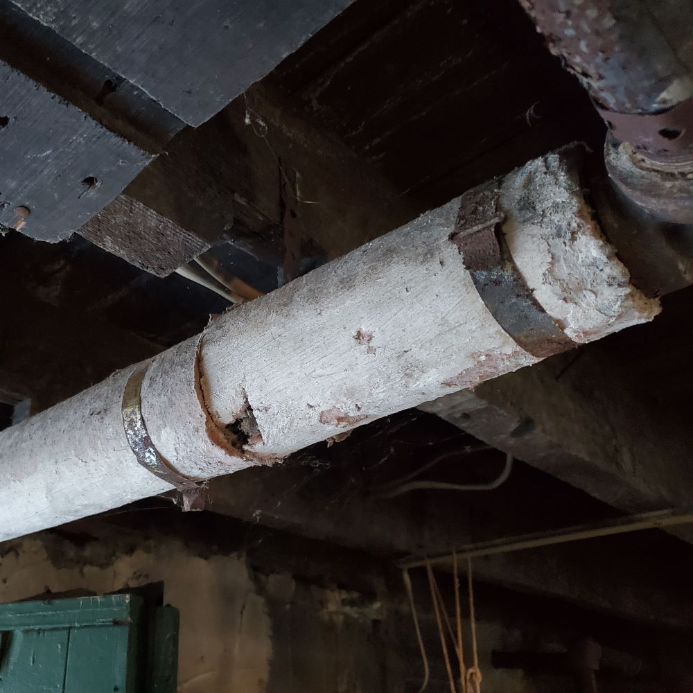 disasterblaster's tweet photo. #Asbestos Pipe Wrap was regularly used to insulate heat pipes in #basements and #crawlspaces!

If you have Asbestos Pipe Wrap like this on YOUR pipes, give us a call, we can help!

#AsbestosRemoval #home #house #realestate #realtor #DisasterBlaster #scranton #wilkesbarre https://t.co/wEIlQekeWs