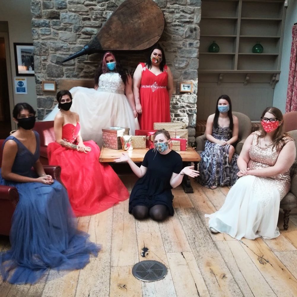 ecowardrobe's tweet photo. Had such a great social distanced photoshoot today for Eco Wardobe &amp; Prom Ally! 🎄💃🏼 Can’t wait to show you all the finished photos! 📸 #ecowardrobe #promallycic https://t.co/LTpeDmcxA2