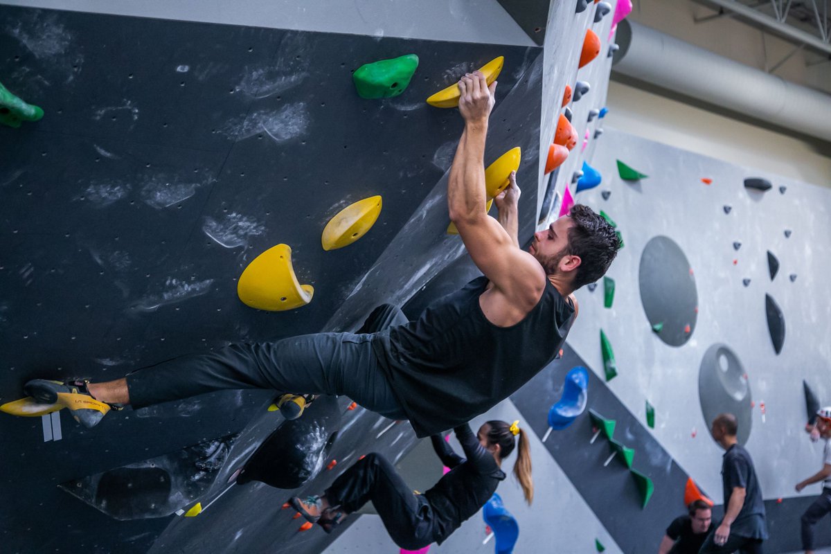 WellnessLabUofC's tweet image. Meet PhD student, Manny Ester! Manny has #ExerciseOncology experience across 3 continents: North America, Europe, and Africa! His research focuses on supporting the maintenance of #PhysicalActivity habits using #TechnologyBased resources. @uofcknes @UCalgary