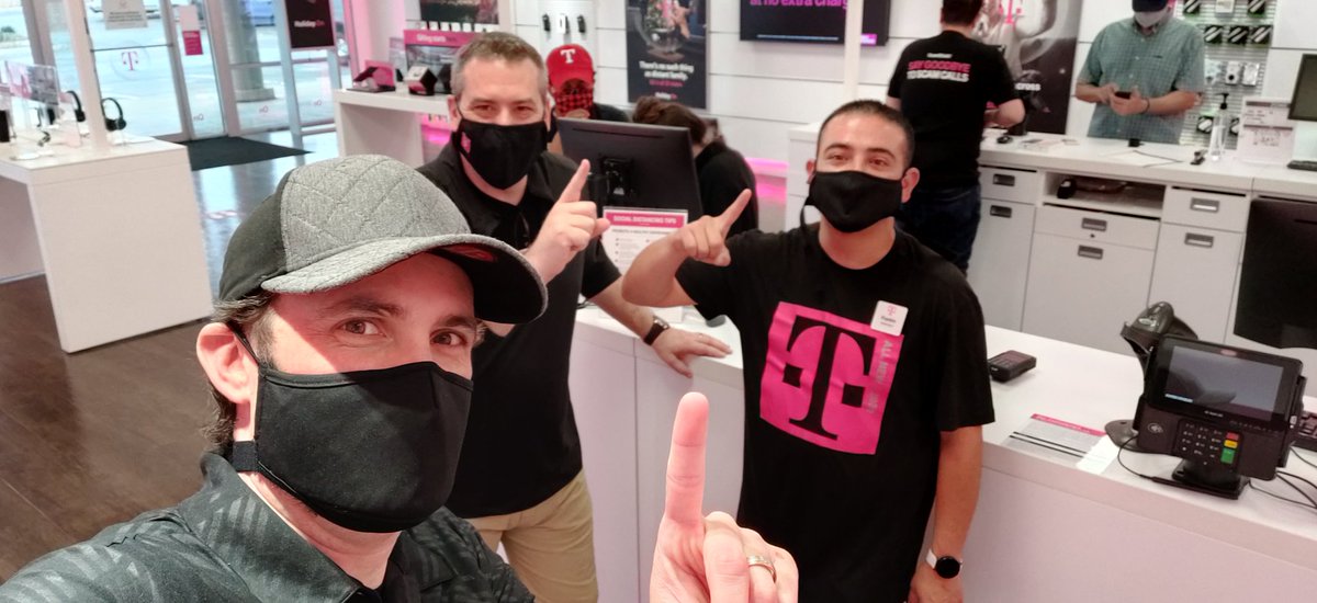 Black Friday Vibes! Bumped into  our recently promoted Store Manager Frankie! #UnlimitedGrowth #BlackFriday